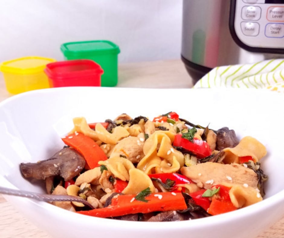 This Healthy Drunken Noodles recipe is one that your entire family will love! An easy weeknight dinner, this drunk pasta can be made in the Instant Pot, slow cooker, or on the stove! Easy Drunken Noodles | Instant Pot Drunken Noodles | Crockpot Drunken Noodles | Thai Drunken Noodles | Drunken Noodles with Chicken