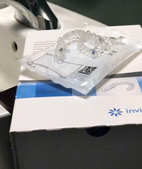 Keeping your Invisalign retainers clean is easier than you might think! Here are some tips on how to clean your Invisalign aligners and also what to avoid. 
