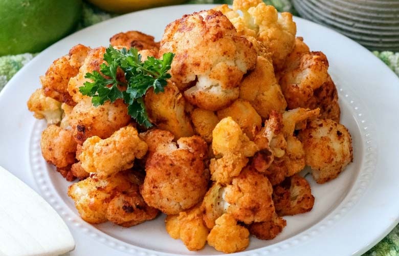 These healthy Air Fryer Buffalo Cauliflower Bites are easy to make and so delicious–they can be served as a healthy appetizer or a low carb side dish, but I promise they're not going to last long. I had cauliflower haters LOVING this low carb snack! I make these with frozen cauliflower and hot sauce. #airfryer #21dayfix #healthy #weightwatchers