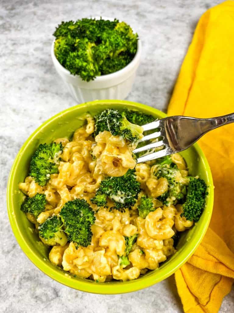 green bowl with mac and cheese with broccoli